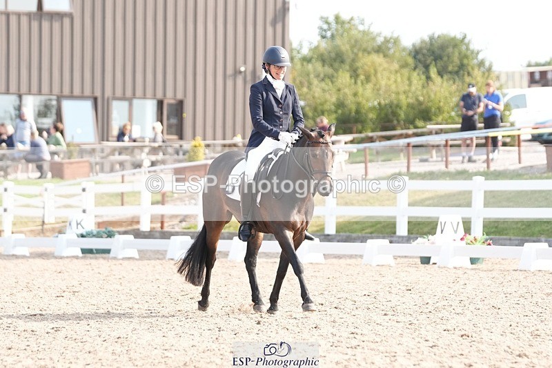 250817-095008-07248 - 090-Sarah.GoddardSaris.Fingers.Crossed