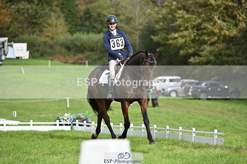 251024A-133647-12167 - D-363-Florrie.Ball