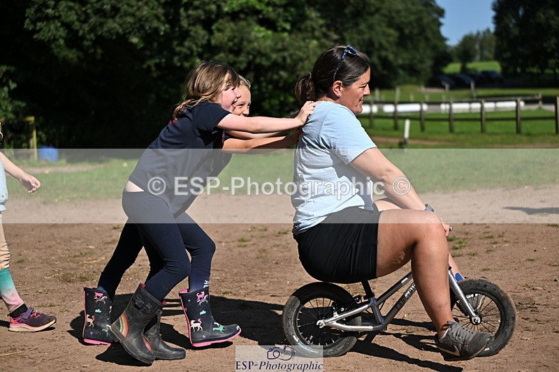 240729B-093122-01807 - Monday Stable Shots