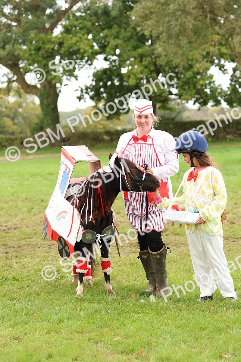 SBM_61658 - S37a - Fancy Dress Showing