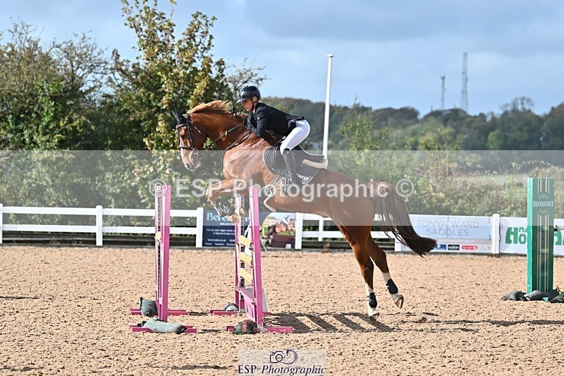 261014-130313-00547 - Cls  05 Snr Newcomers & 1.10m Open