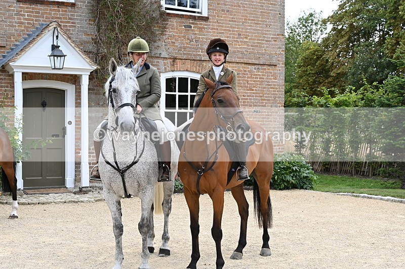 WJ6_3610 - Berks & Bucks - The Old farmhouse - Hound Exercise 20-08-25