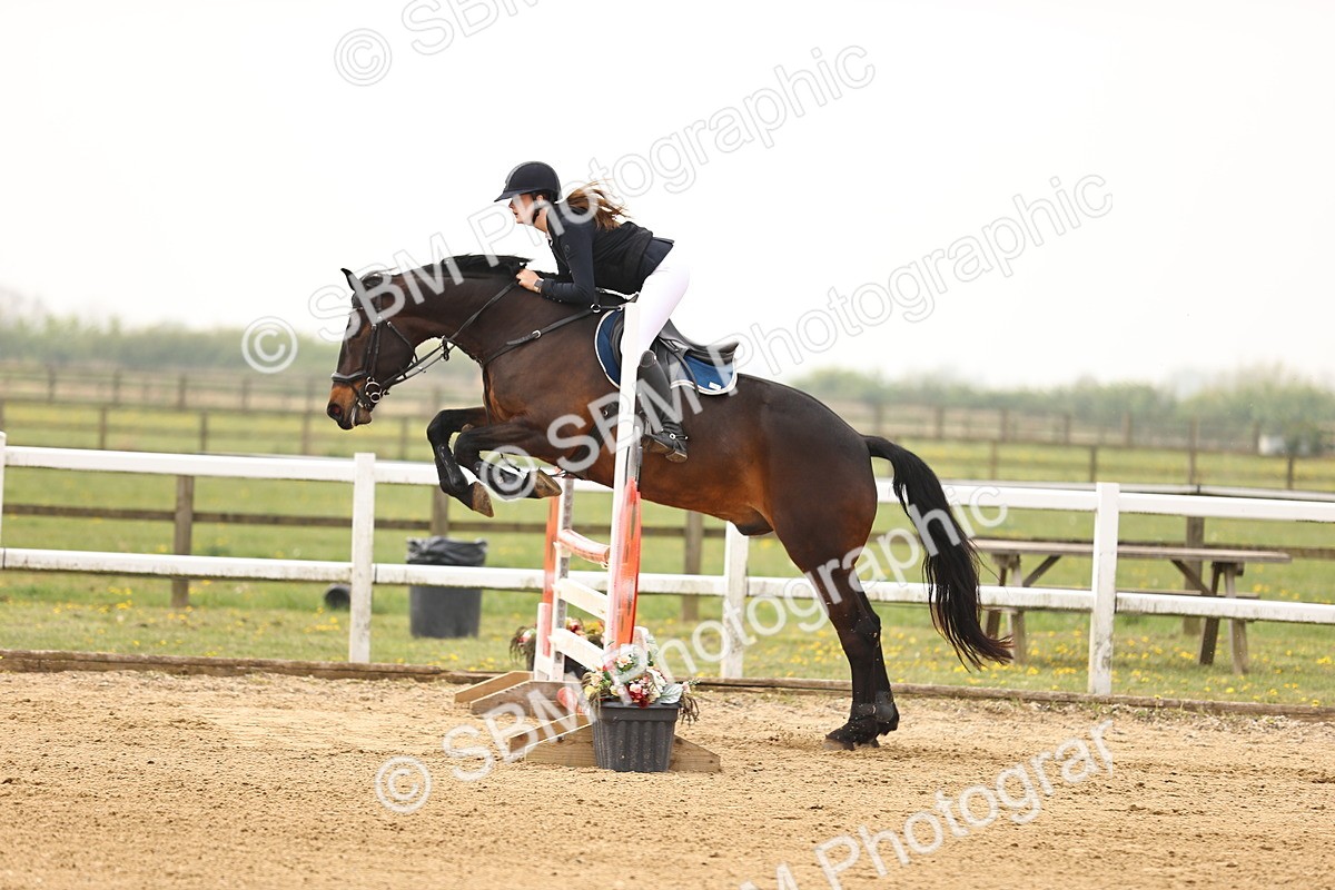  - Class 15 - Senior British novice - 90cm