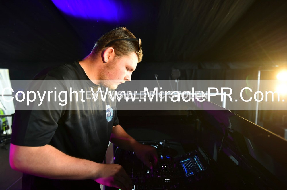 SH4_9952 - Tj the DJ