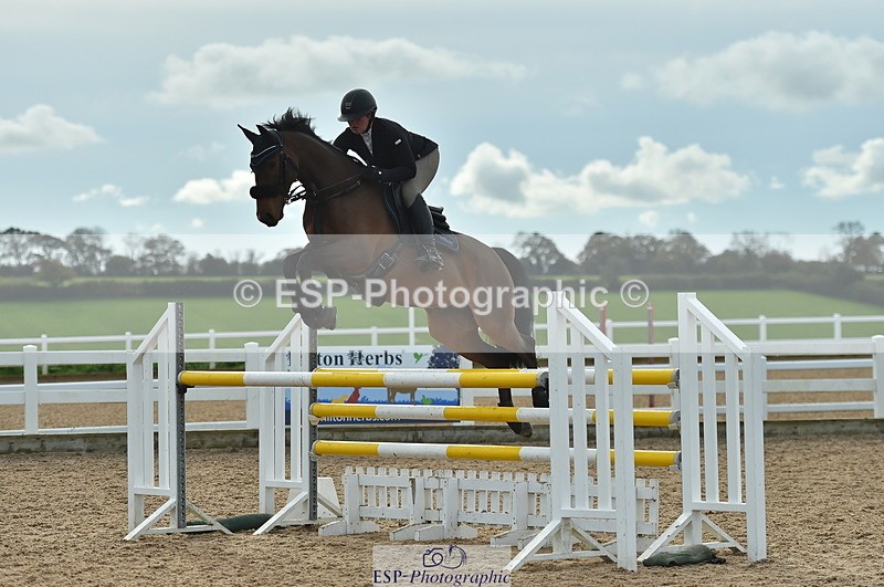 231111A-122100-01812 - Cls 12 Newcomers & 1.10m Open