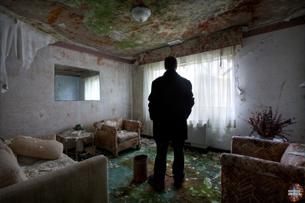 'can't be your savior', Fallside Hotel (Niagara Falls, NY) | Abandoned America