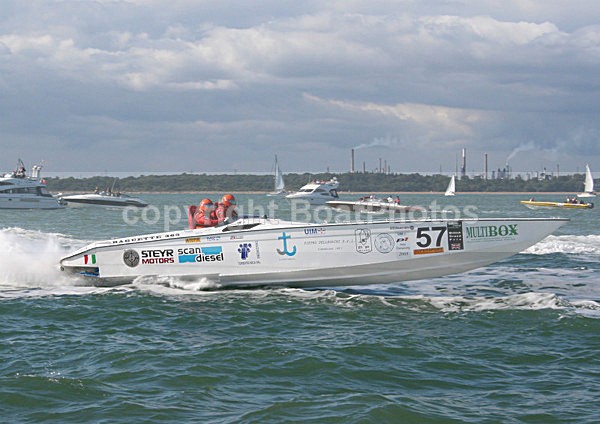 050828 COWES TORQUAY POWERBOAT RACE IMG_2294 - 2005 Photos