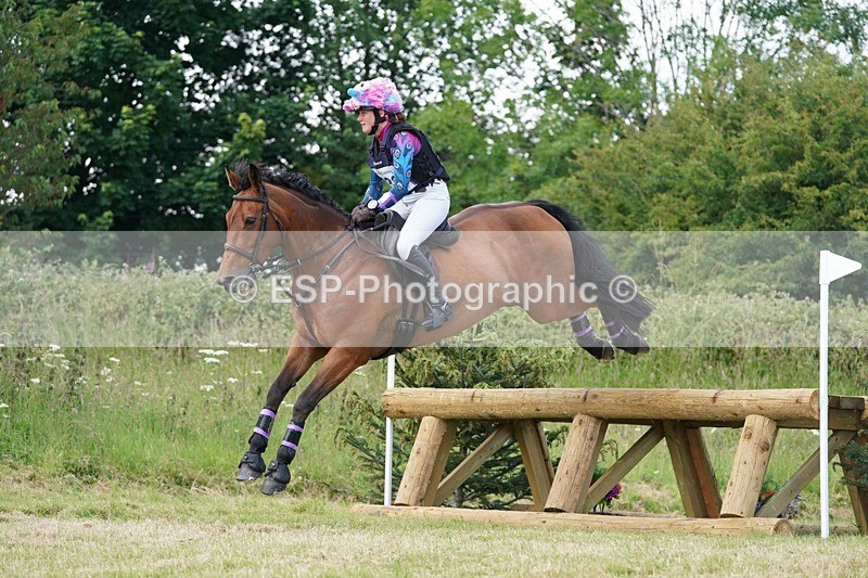 240630X-140550-7540 - 336-Tichy_Sanders-SPARHANGER_VELVET