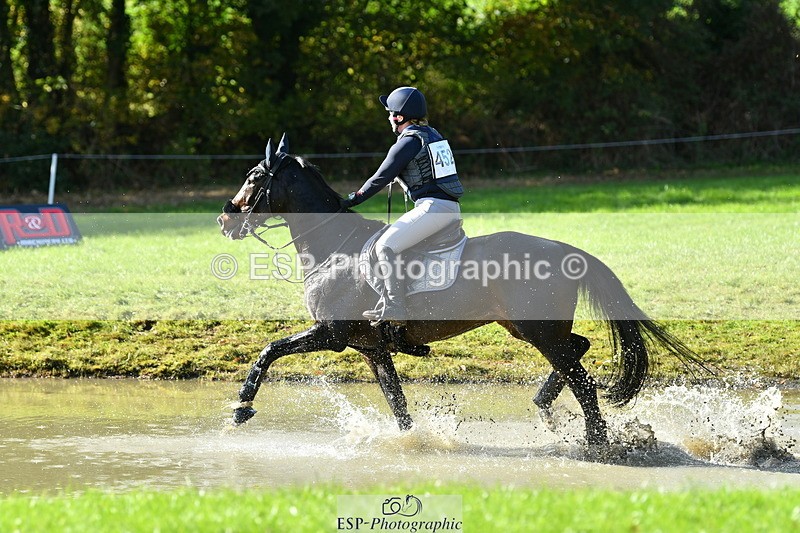 251025A-125357-19810 - F-452-Suzy.Stoneman