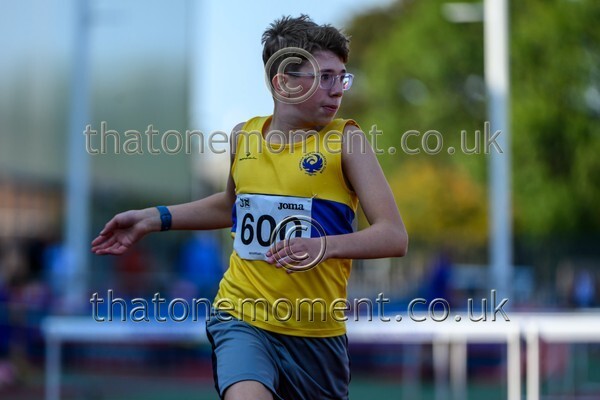 Age25SAT-927390 - Track Male