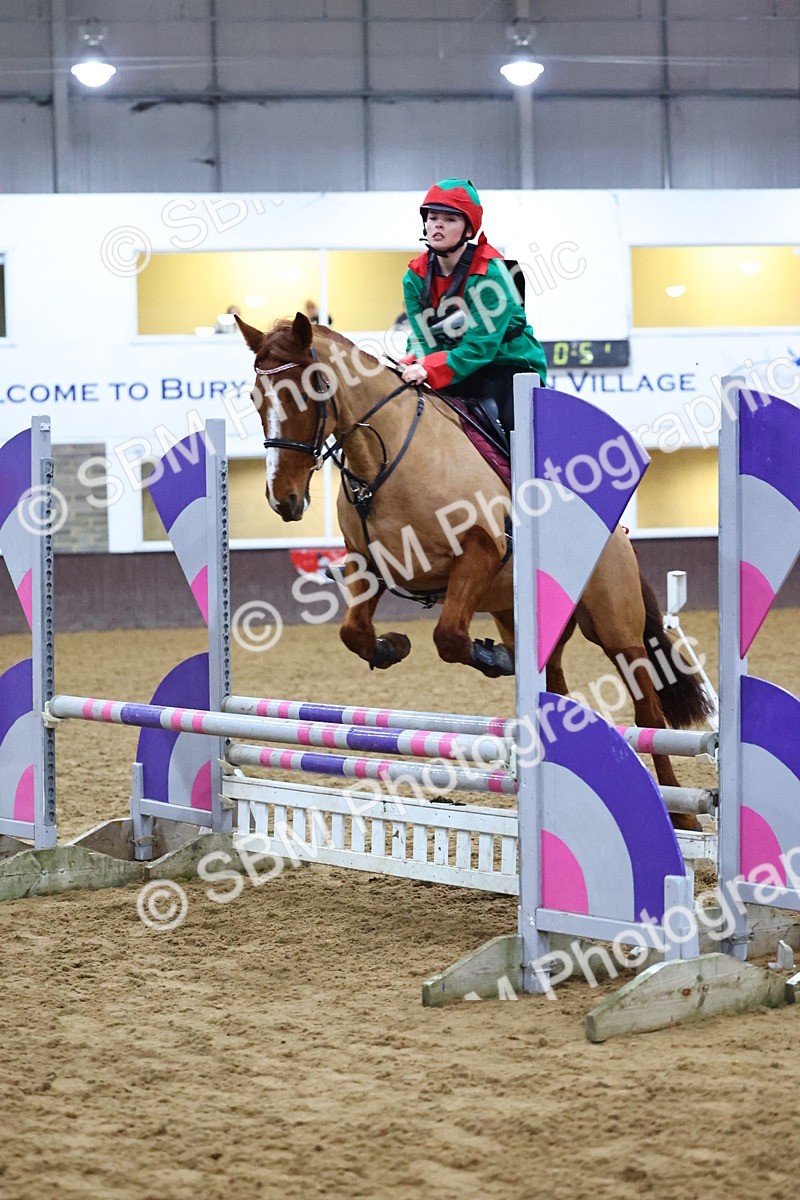 SBM_002655 - Class 6 - Holly & Ivy Stakes - 90cm