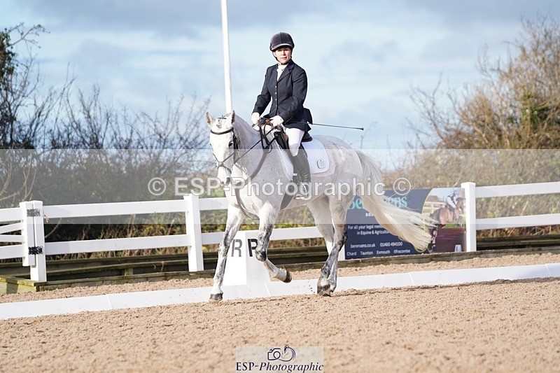 241214-130634-00566 - 105-Janine.Paterson-Machas.Grey