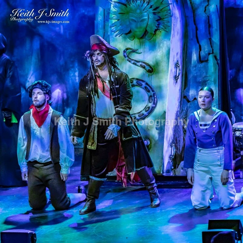 7KJS0980 - Ambition show team