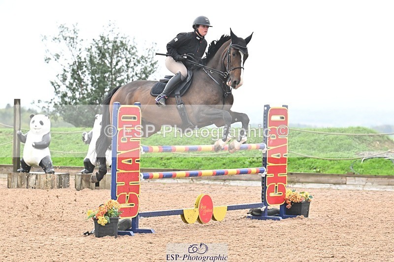251003-132649-01117 - Cls 3 Foxhunter and 1.20m