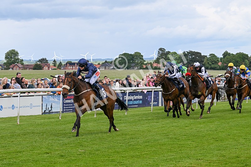 290524-Race 2-Powdering-5675 - Race 2