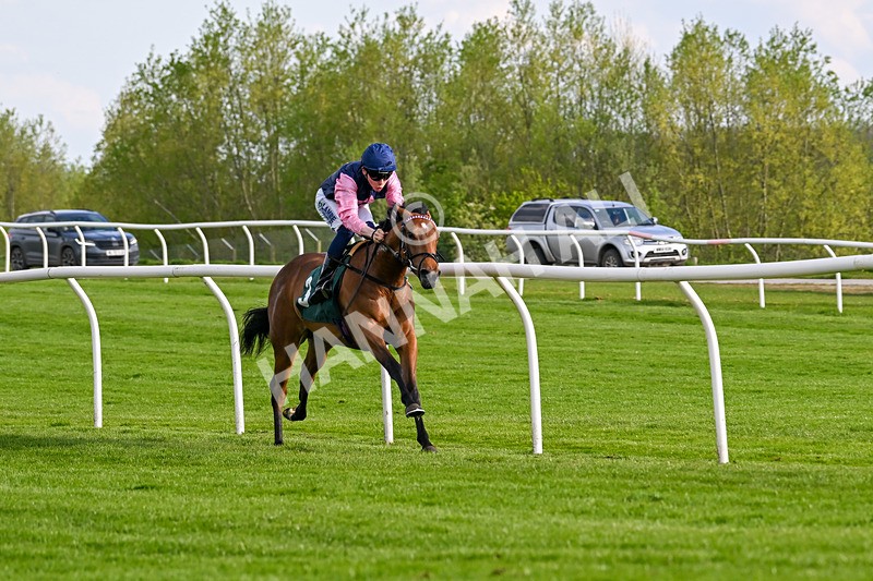 300424-Race 2-Englemere-2428 - Race 2