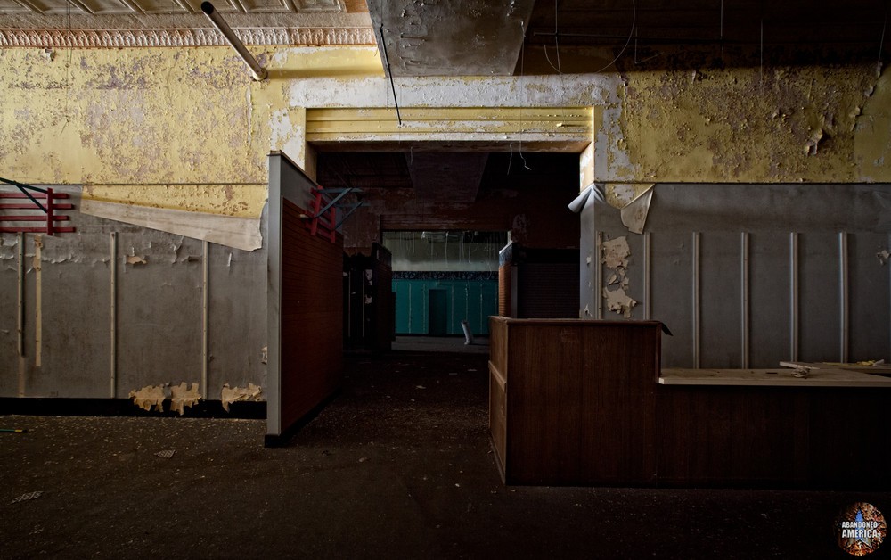 Kaufmans Department Store (Baltimore, MD) | Closing Out - Kaufmans Department Store