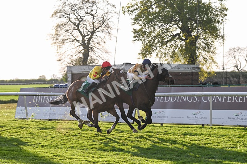 220425-Race 6-Perfectly Timed-9378 - Race 6