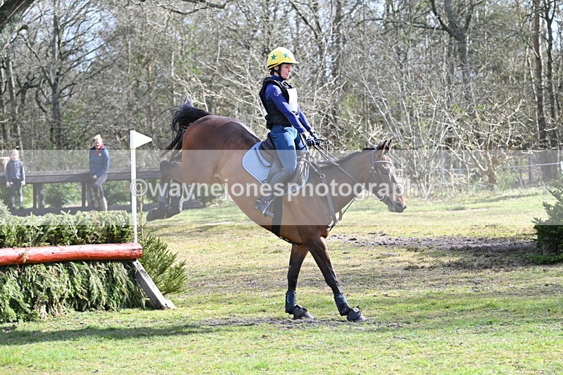 WJ7_0110 - Time 10:13 to 10:38 Times at the Fence