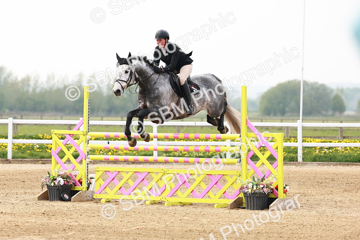  - Class 19 - Senior Foxhunter - 1.20m