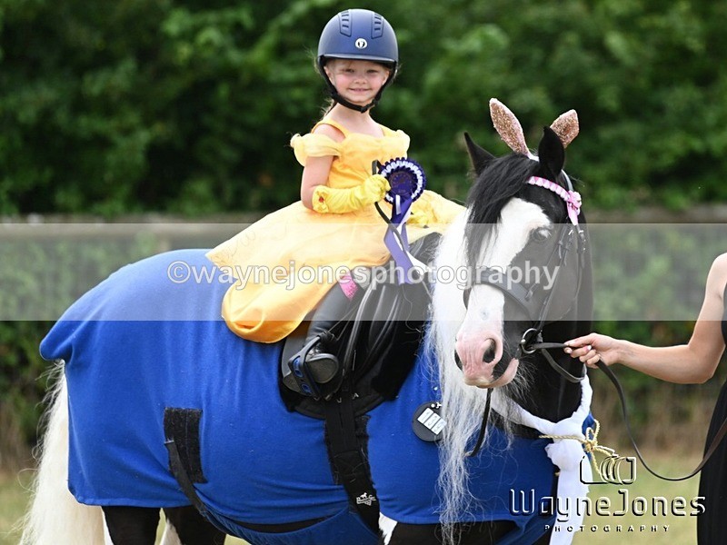 WJ6_8449 - Nancy & Churchill's first Show 22-06-25