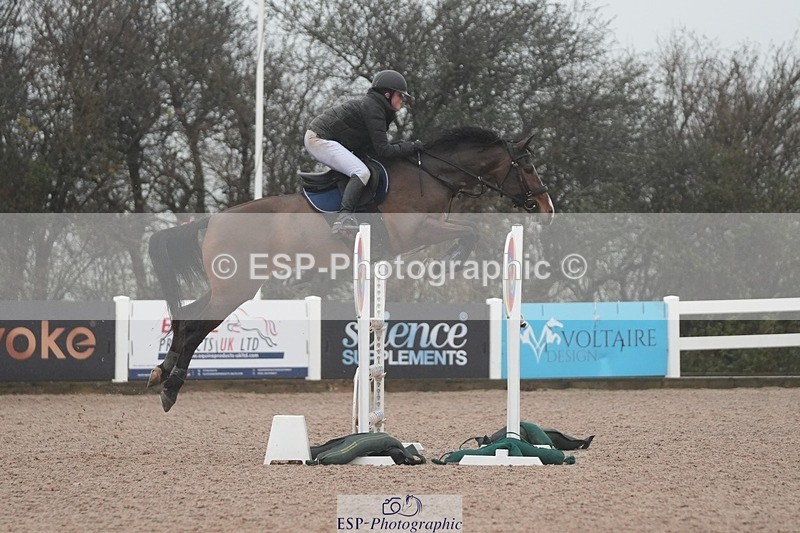 251207-121350-02001 - Cls 20 Snr Newcomers and 1.10m