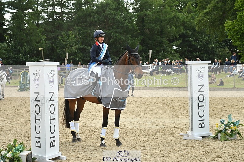 250525A-160916-18875 - Presentations Section C CCI 2 Star Long