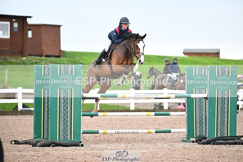 251206-132751-01103 - Cls 13 Snr Foxhunter and 1.20m