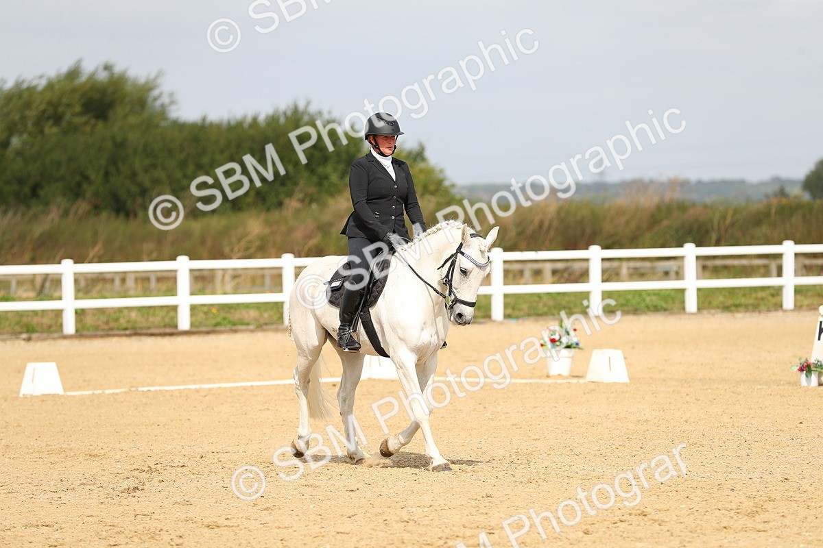 SBM_016311 - Class 13 - Novice 23 - 11.25-12.35