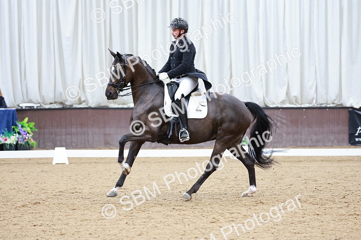 SBM_016660 - Class 5 - FEI INT II - 17.24-18.20