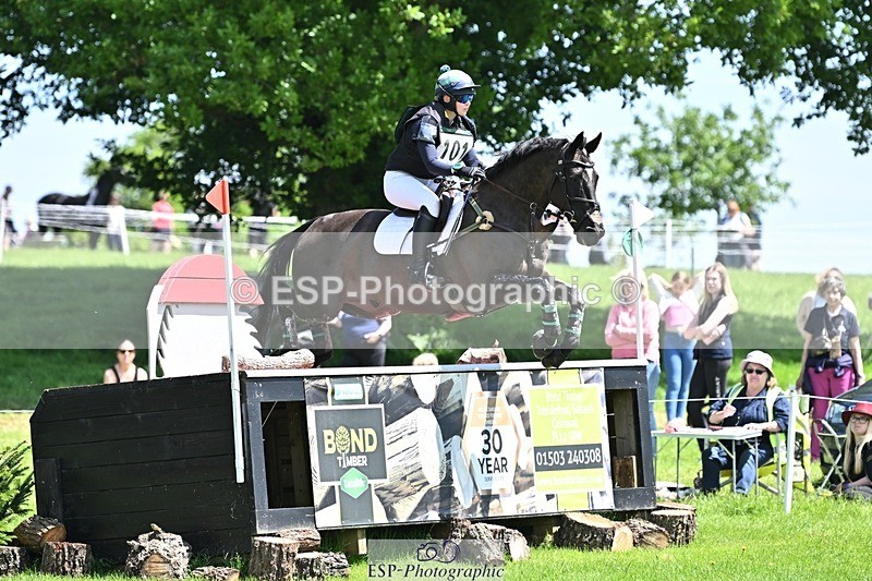 240525-124449-14195 - 101-MORELANDS_CASANOVA-Daisy_Bathe