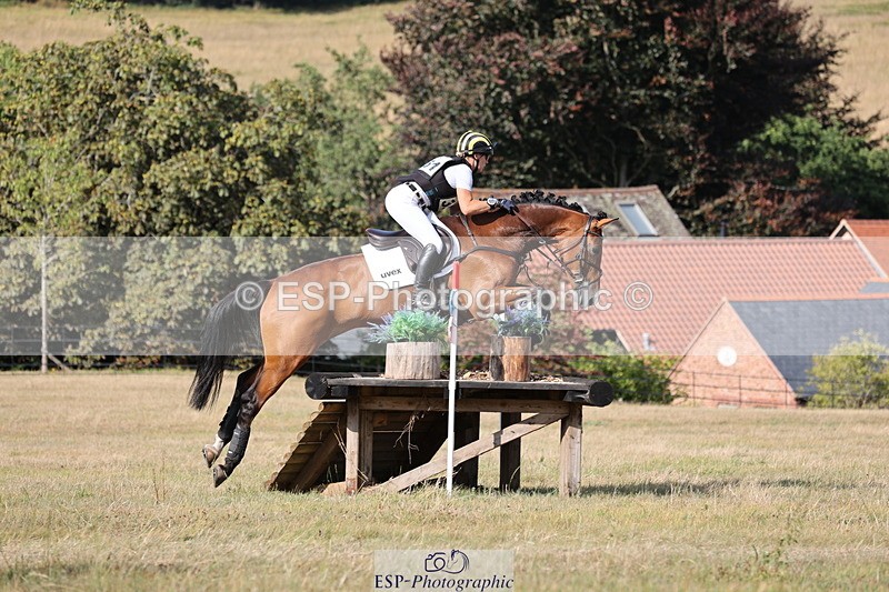 250802A-172239-08522 - H-351-Franky.Reid-Warrilow-DOLLEY.SYMPHONY.J.K