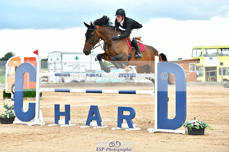 230720A-153111-03910 - Cls 9, 2 Star Big 1.40m Start to break