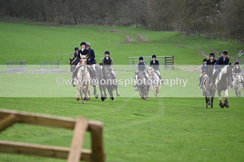 WJ6_9127 - Line Three