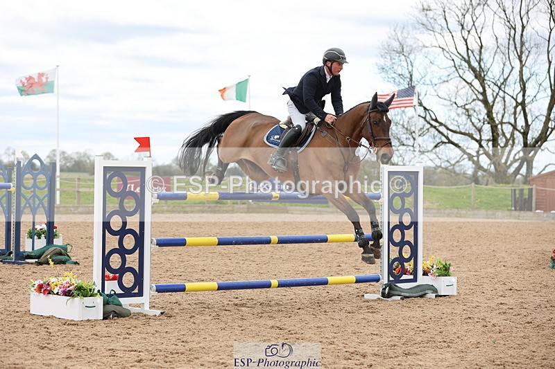 240419A-122001-07168 - Cls 6, 2 Star Medium Tour 1.35m