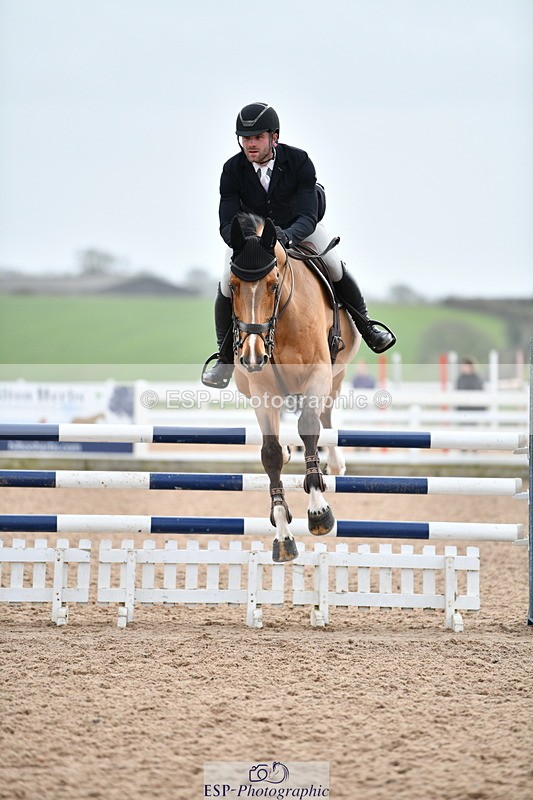 240124A-124454-00527 - Cls 3 Newcomers & 1.10m Open