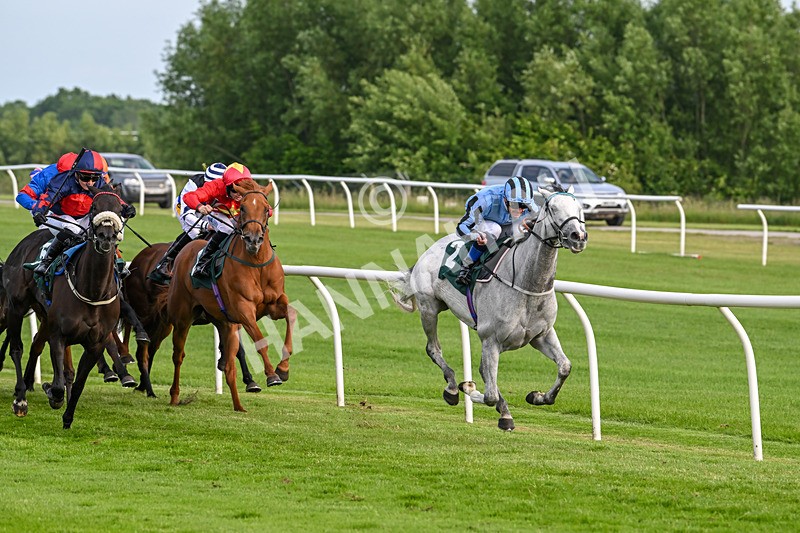 100625-Race 5-Crowns Lady-7236 - Race 5