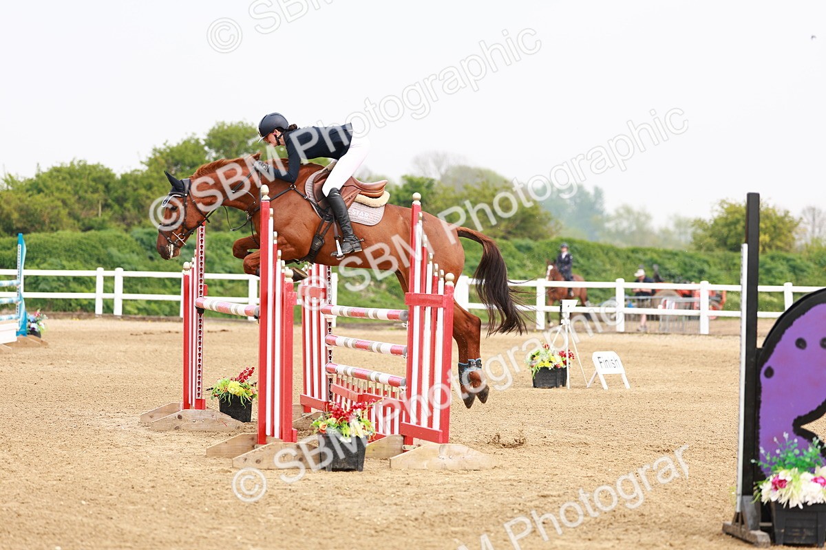 - Class 19 - Senior Foxhunter - 1.20m