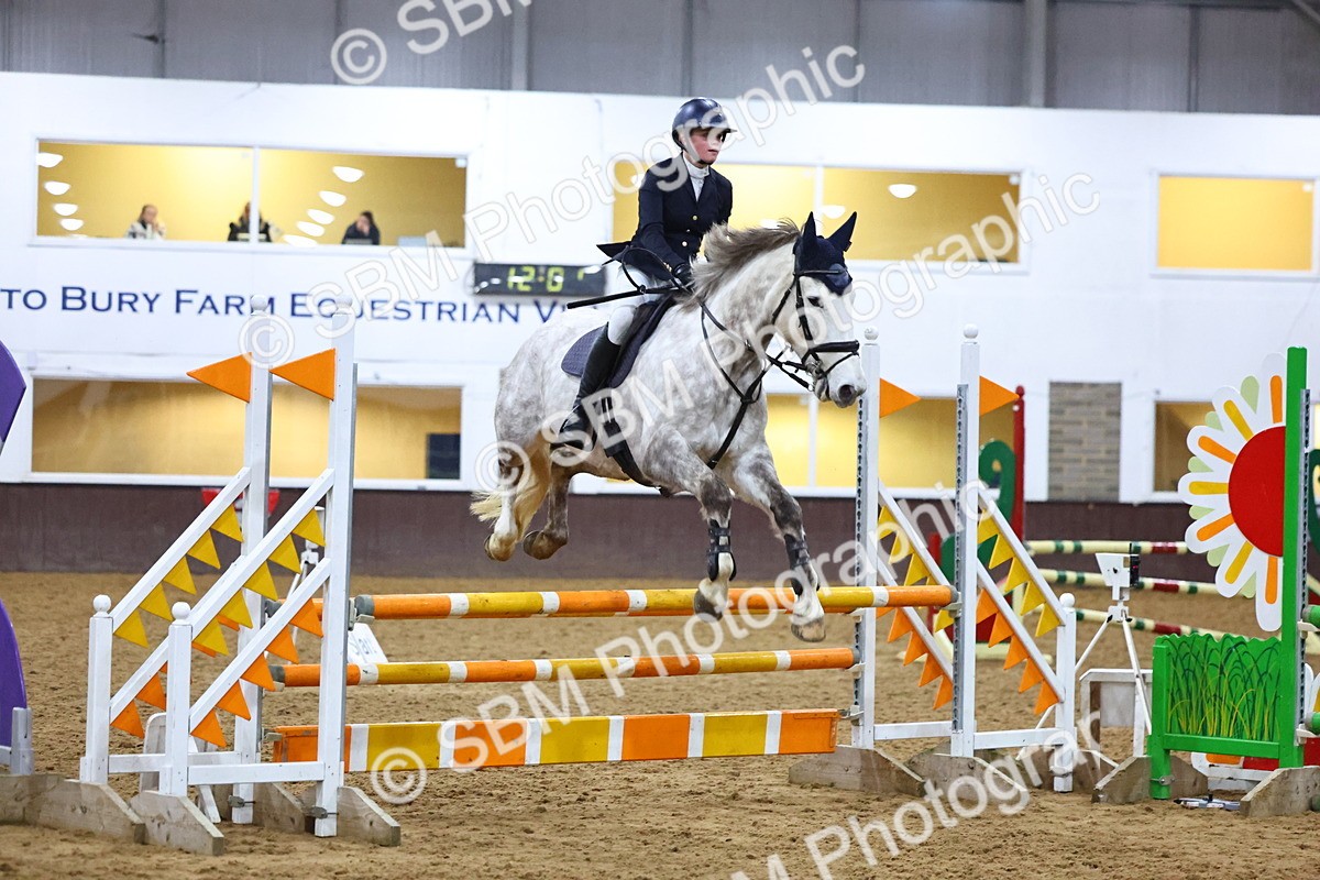 SBM_002903 - Class 6 - Holly & Ivy Stakes - 90cm