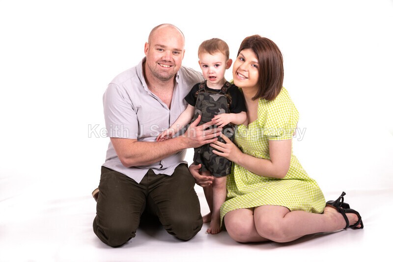 2KJS2781 - Jannie, Kristen & family. Studio