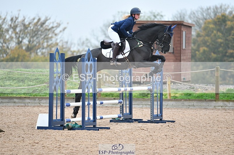 241102A-110051-04157 - SAT Cls 9 British Novice and 90cm Open