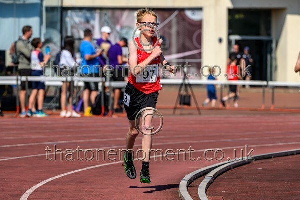 West25Sat-928221 - Track Male