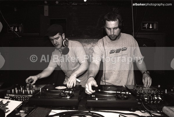 11 scratch perverts - Sub Tub @ music box 02.06.02