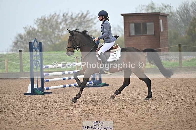 241103A-102836-06653 - SUN Cls 18 British Novice and 90cm Open