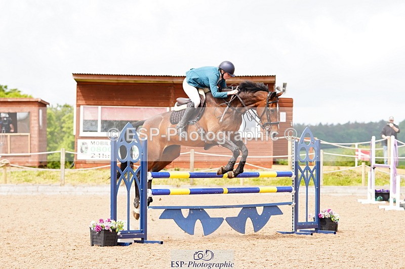 240526A-105028-07651 - Cls 26 Chard Equ 1.05m and 1.10m Grand Prix