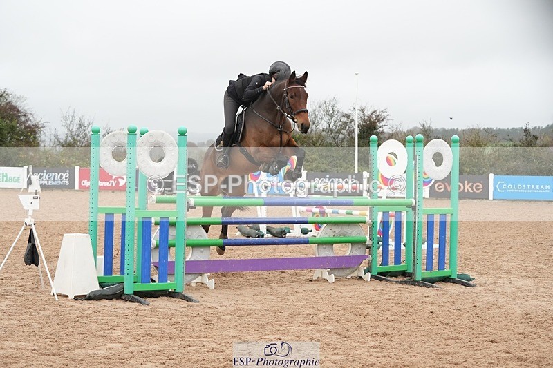 251109-115155-03658 - Cls 20 Newcomers and 1.10m Open