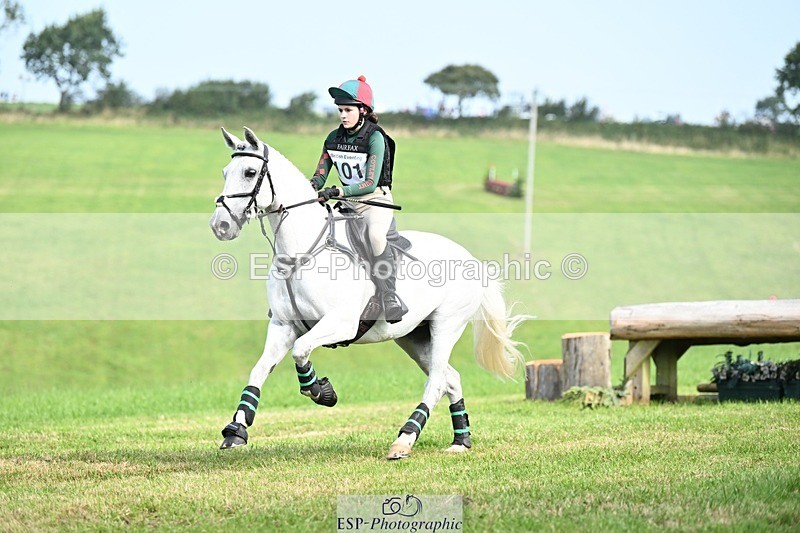 240831A-104307-00715 - 101-Issy.Perry-DATE.NIGHT