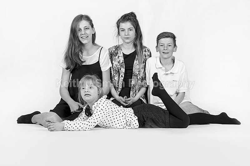 0SKJ8970B-W - Portraiture