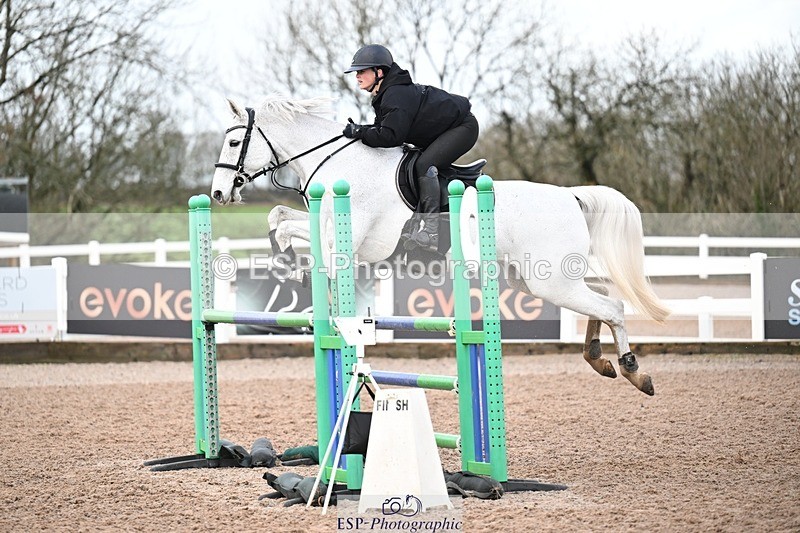 251206-124153-01019 - Cls 12 Snr Newcomers and 1.10m