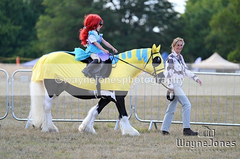 WJ7_0026 - Kellie and Nancy at Swallowfield 31-08-26